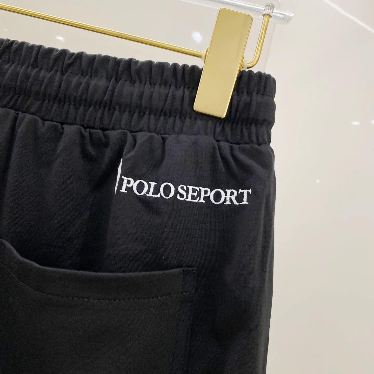 P210 🌸🌸 Ralph Lauren Polo 2025 spring and summer new trousers [knitted trousers] feel comfortable to wear, low-key yet luxurious, very high-end, with pockets designed to be fashionable and high-end. Needless to say, the trousers style and cut are exquisite and vivid. Really first-class and top-quality materials. Really top-grade casual pants and elastic pants of outstanding quality. After heavy washing, the trousers are very soft and not fussy. The upper body is absolutely stylish. Extremely luxurious. Size:M-4XL